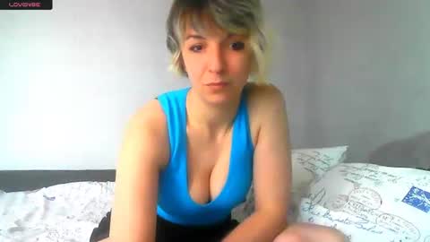Snapshot of mishelle_blondie chatting on April 2026 12:59:01 PM Mishelle online show from April 2026 12:59:01 PM