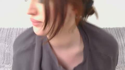 Elora online show from November 2025 10:03:02 PM