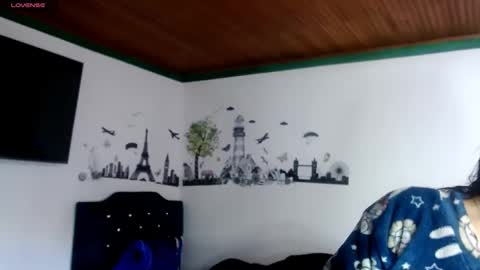 Snapshot of misnicol chatting on December 2025 12:44:02 PM Nicol online show from December 2025 12:44:02 PM