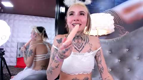 Snapshot of miss___angel chatting on February 2025 09:36:01 PM miss___angel online show from February 2025 09:36:01 PM