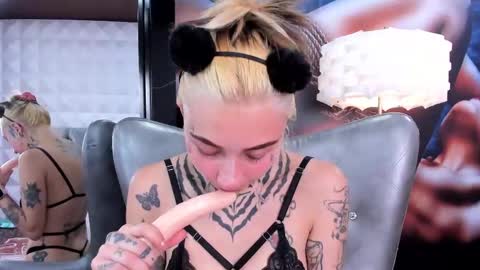 Snapshot of miss___angel chatting on February 2025 06:44:01 PM miss___angel online show from February 2025 06:44:01 PM