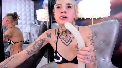 Snapshot of miss___angel chatting on February 2025 09:41:02 PM miss___angel online show from February 2025 09:41:02 PM