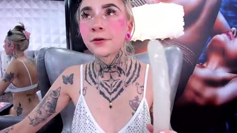 Snapshot of miss___angel chatting on March 2025 09:40:02 PM miss___angel online show from March 2025 09:40:02 PM