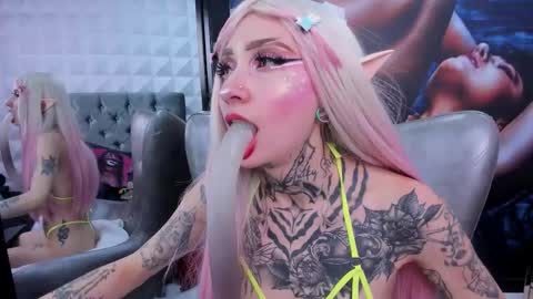 Snapshot of miss___angel chatting on September 2025 06:19:02 PM miss___angel online show from September 2025 06:19:02 PM