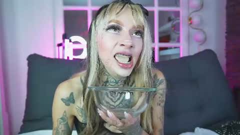 miss___angel online show from July 2026 11:05:01 AM