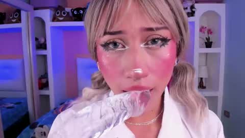 Megan online show from November 2025 06:08:02 PM