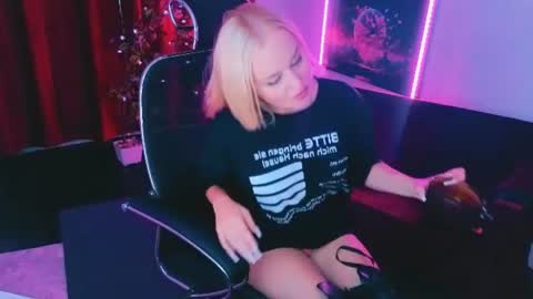 miss_alice_silver online show from July 2026 06:25:02 PM