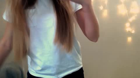 Angelina online show from November 2025 07:10:01 AM