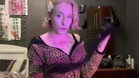 Anya online show from June 2026 10:08:02 PM