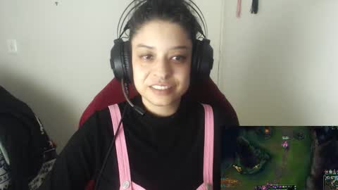 Snapshot of miss_carmila chatting on October 2025 11:17:01 PM Miss Carmila online show from October 2025 11:17:01 PM