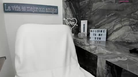 Danika online show from November 2025 10:59:01 AM