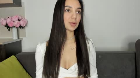 Snapshot of miss_emilyy chatting on December 2024 01:41:01 PM Emily online show from December 2024 01:41:01 PM