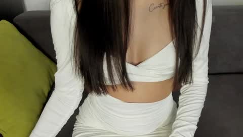 Snapshot of miss_emilyy chatting on January 2025 04:22:02 PM Emily online show from January 2025 04:22:02 PM