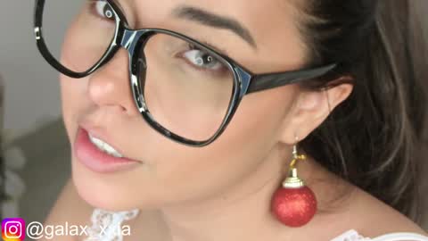 Snapshot of miss_galaxxia chatting on December 2024 11:18:02 PM Elisabeth IG galax xxia online show from December 2024 11:18:02 PM