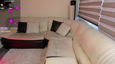 Snapshot of miss_ginebra_1 chatting on February 2025 09:43:02 PM insta online show from February 2025 09:43:02 PM