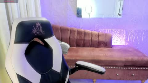 Isabella online show from April 2026 02:01:01 PM