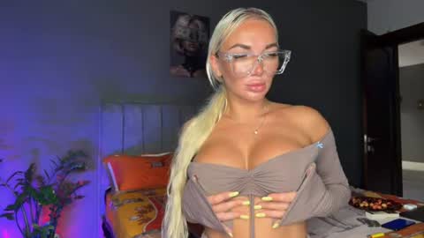 Jess online show from June 2026 06:34:02 PM