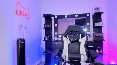 Snapshot of miss_kittyn chatting on March 2025 04:19:01 AM Miss Kittyn online show from March 2025 04:19:01 AM