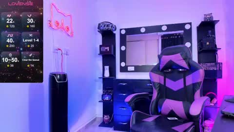 Snapshot of miss_kittyn chatting on October 2025 01:02:02 AM Miss Kittyn online show from October 2025 01:02:02 AM