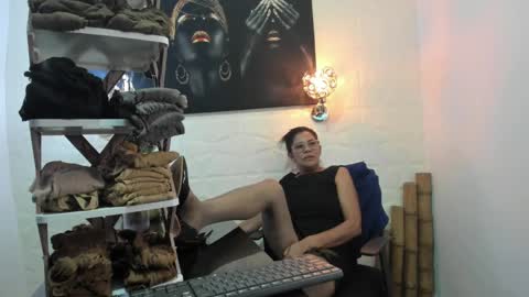 lucero online show from February 2025 05:01:01 AM