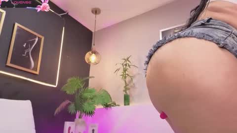 Snapshot of miss_lyra chatting on February 2026 01:53:02 AM online show from February 2026 01:53:02 AM