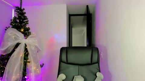 Goddess Myers  thumb up is important for me kisses  online show from January 2025 10:20:02 PM