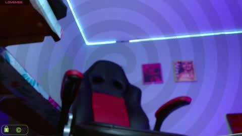 Snapshot of miss_scarllet chatting on January 2025 04:07:01 PM 100 thumbs up online show from January 2025 04:07:01 PM