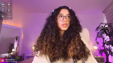 Amy Olivera online show from November 2025 01:22:04 PM