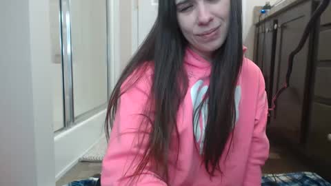 Snapshot of miss_sunshine01 chatting on January 2025 01:53:01 AM Bella online show from January 2025 01:53:01 AM