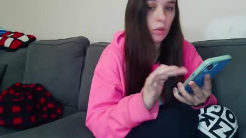 Snapshot of miss_sunshine01 chatting on October 2025 01:45:02 PM Bella online show from October 2025 01:45:02 PM