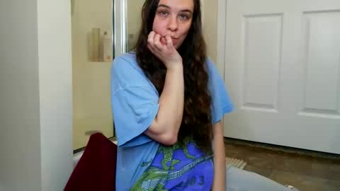 Snapshot of miss_sunshine01 chatting on June 2026 07:28:01 PM Bella online show from June 2026 07:28:01 PM