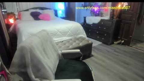 Trixie007 online show from June 2026 04:05:01 PM