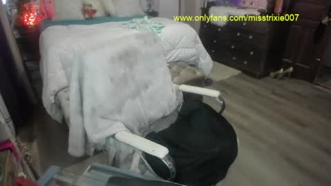 Trixie007 online show from July 2026 07:39:01 PM