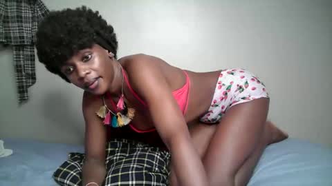 miss_ug online show from October 2025 10:49:01 AM