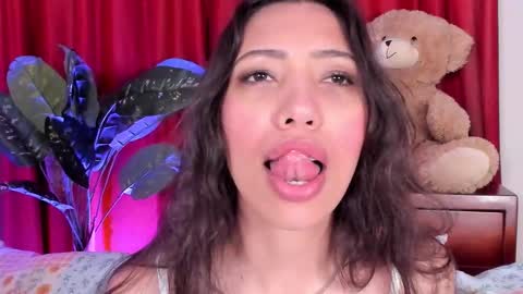 Snapshot of miss_veronica2 chatting on October 2025 01:30:01 PM Miss Veronica online show from October 2025 01:30:01 PM