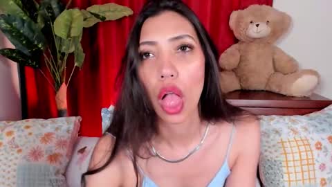 Snapshot of miss_veronica2 chatting on October 2025 01:12:01 PM Miss Veronica online show from October 2025 01:12:01 PM