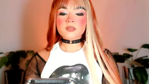 miss_zz online show from May 2026 05:32:02 PM