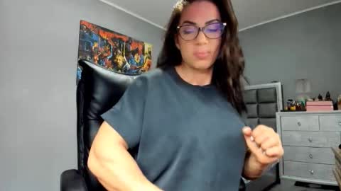 Alesyamuscledoll online show from November 2025 06:40:02 PM