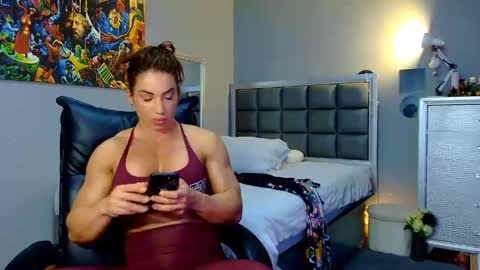 Alesyamuscledoll online show from April 2026 07:20:01 PM