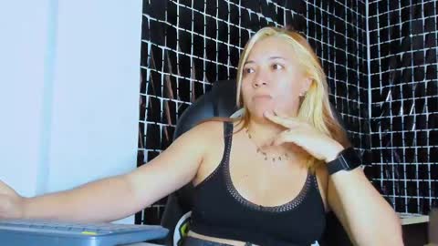 missalmafenix online show from May 2026 04:57:01 PM