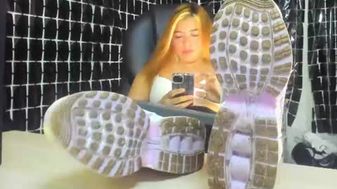 missalmafenix online show from July 2026 05:00:01 PM