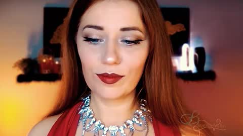 Snapshot of missbeverlymills chatting on November 2025 03:49:02 AM The divine Beverly online show from November 2025 03:49:02 AM