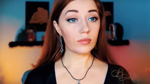 Snapshot of missbeverlymills chatting on November 2025 08:13:01 AM The divine Beverly online show from November 2025 08:13:01 AM