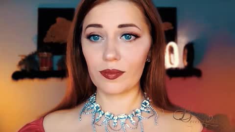 Snapshot of missbeverlymills chatting on November 2025 04:25:02 AM The divine Beverly online show from November 2025 04:25:02 AM