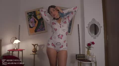 missbunnygirl online show from July 2026 02:10:01 PM