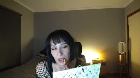 Snapshot of misscarmilla444 chatting on September 2025 03:50:01 AM MissCarmilla444 online show from September 2025 03:50:01 AM