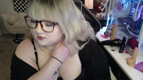Snapshot of missdanibluee chatting on December 2024 08:56:02 AM missdanibluee online show from December 2024 08:56:02 AM