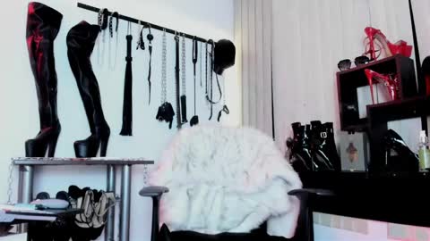 Missdarklady online show from May 2026 12:37:01 AM