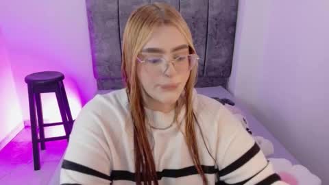 Snapshot of missevans_ chatting on December 2025 09:38:01 AM missevans_ online show from December 2025 09:38:01 AM