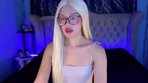 im your queen steffie online show from March 2026 04:58:01 AM